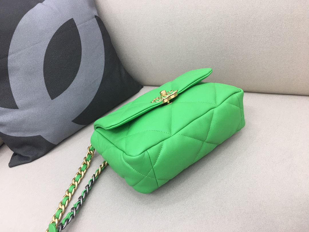 Lambskin 19 Handbag Flap Bag AS1160 Green